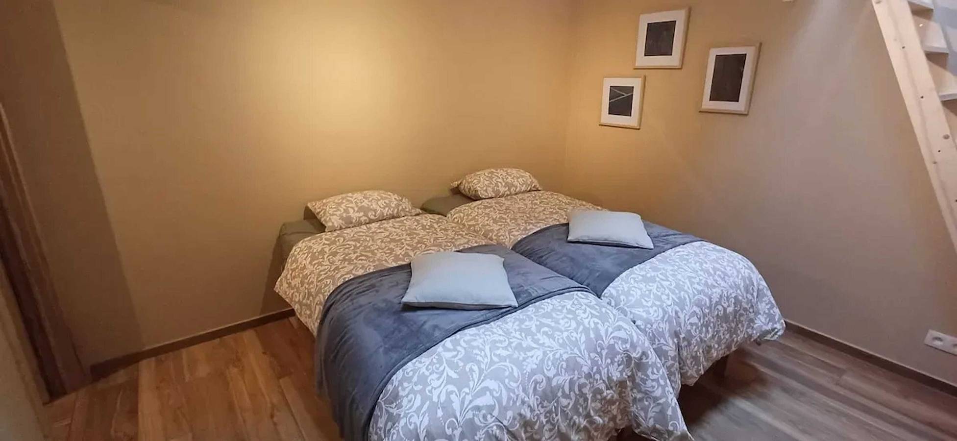 Charming Chalet in Roisin, 400 m² with Terrace in Honnelles, Hainaut