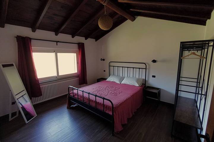 Authentic Italian farm stay near Cinque Terre, with Pool & Mountain Views in Varese Ligure, Provincia di La Spezia