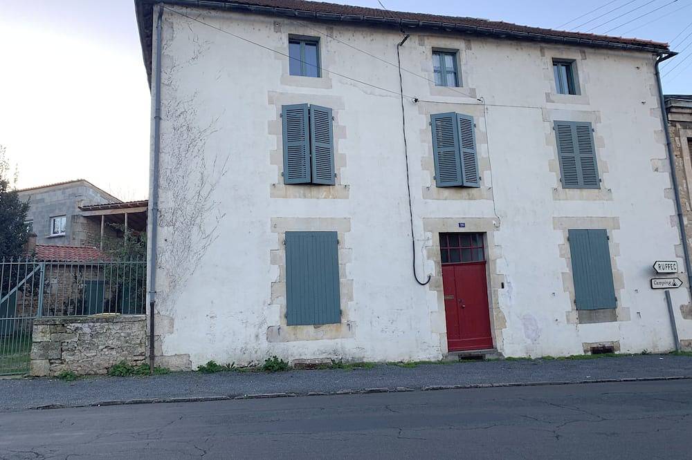 Chambres d'hôtes, hôtel, nous espérons vous offrir ce dont vous avez besoin! in Civray, Vienne (France)