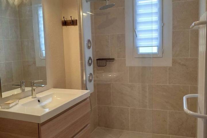 Provence Verte, Gite familial, Spa, 4 ch, 9 p, Climatisé, vue,  piscine chauffée in Carcès, Région de Brignoles