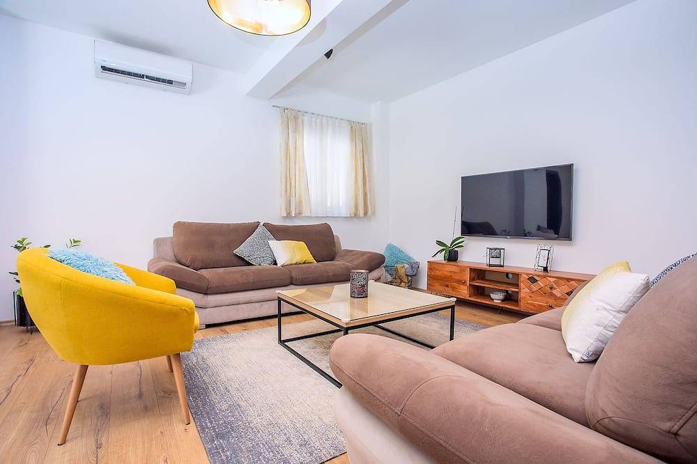 Luxury villa with private, heated pool ! in Runović (Splitska-Dalmacija), Makarska rivijera