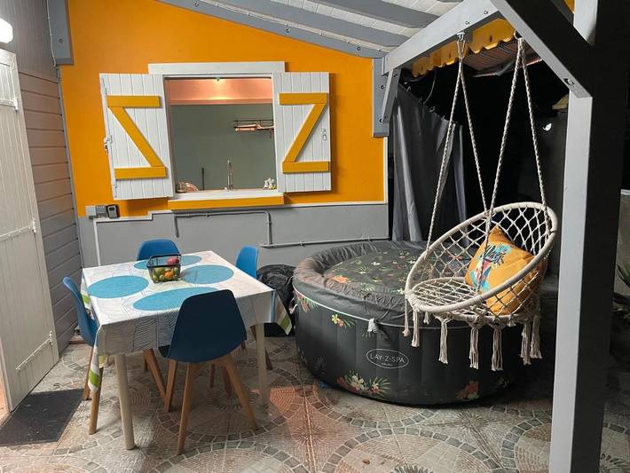 Appartement de vacances pour 3 personnes, avec jardin et jacuzzi, animaux acceptés