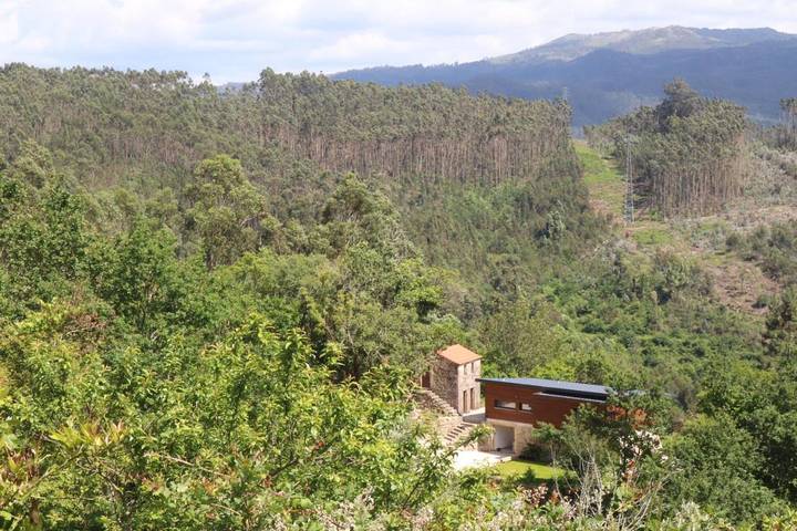 Casa de férias para 7 pessoas, com jardim e vista e ainda piscina em Sever do Vouga