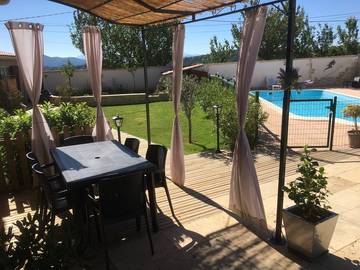 Gîte pour 6 personnes, avec jacuzzi et piscine ainsi que jardin et terrasse dans les Alpes-de-Haute-Provence