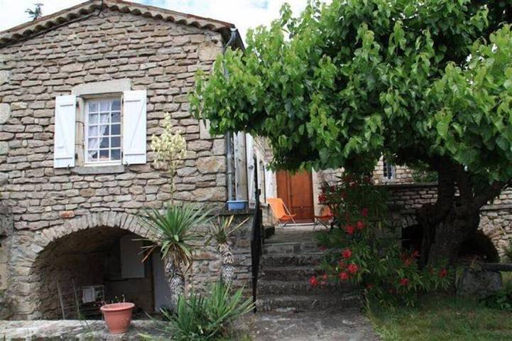 Maison de vacances pour 9 personnes, avec jardin et terrasse à Joyeuse