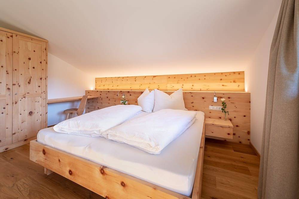 Ganze Wohnung, Moosbichlerhof Apartment 70 m2 mit 2 Schlafzimmern, Terrasse, Pool, Meran Card in Marling, Ortleralpen