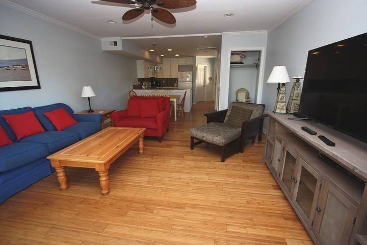 Villa for 6 people, with balcony and pool in South Carolina