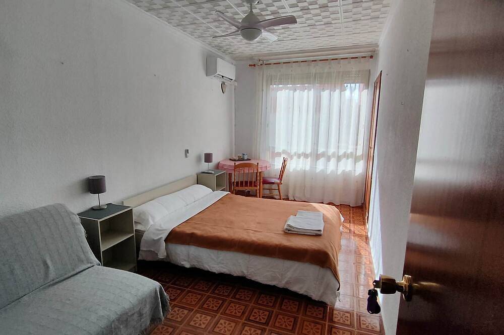 Entire apartment, Pensión Benavente. 1 - (Playa 1,5km / -3min in Moncofa, Costa del Azahar