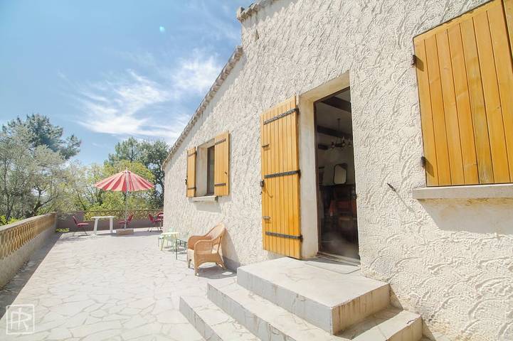 Location de vacances pour 8 personnes, avec Terrasse et Jardin à Saint-Michel-d'Euzet