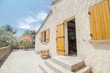 Gîte pour 8 personnes, avec terrasse et jardin à Saint-Michel-d'Euzet