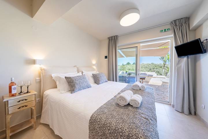 Ganzes Studio, Einzimmerapartment 'Katerina' mit Bergblick, Wi-Fi und Klimaanlage in Paxos