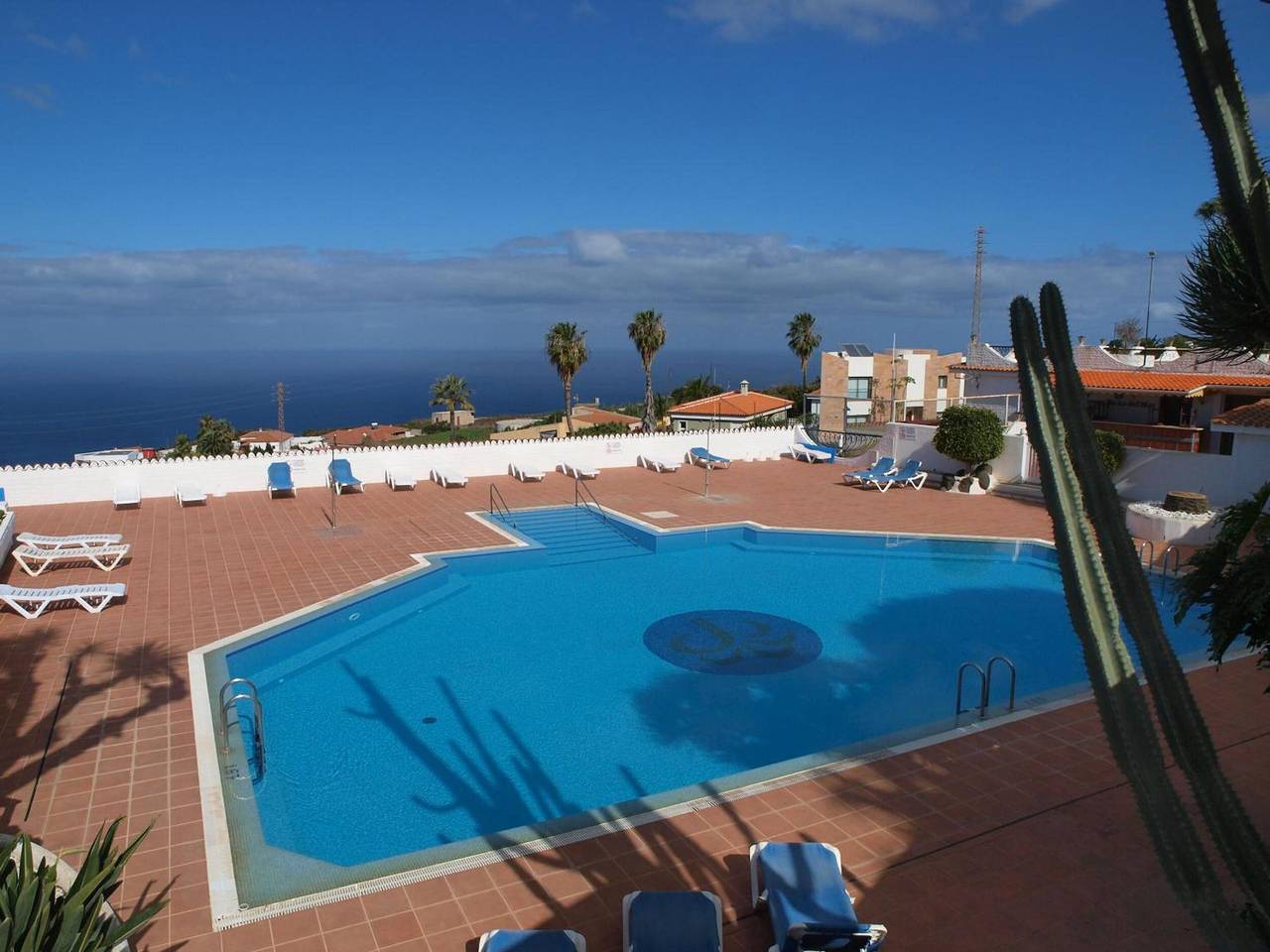 Studio entier, Appartement de vacances « Blue Horizon » avec vue sur la mer, piscine partagée et Wi-Fi in Mesa del Mar, Tacoronte