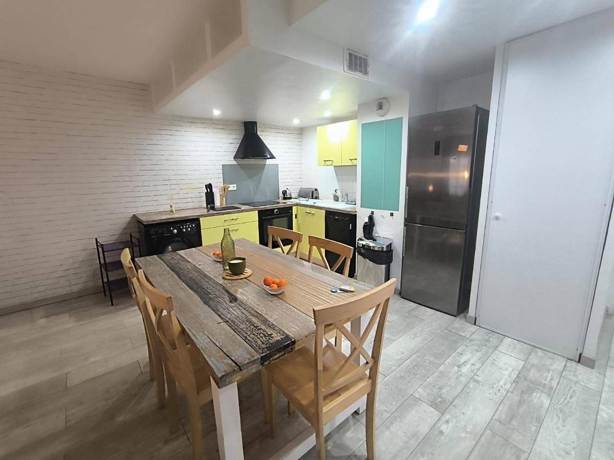 Appartement entier, Two-Bedroom Apartment in Mantes-la-Jolie, Yvelines