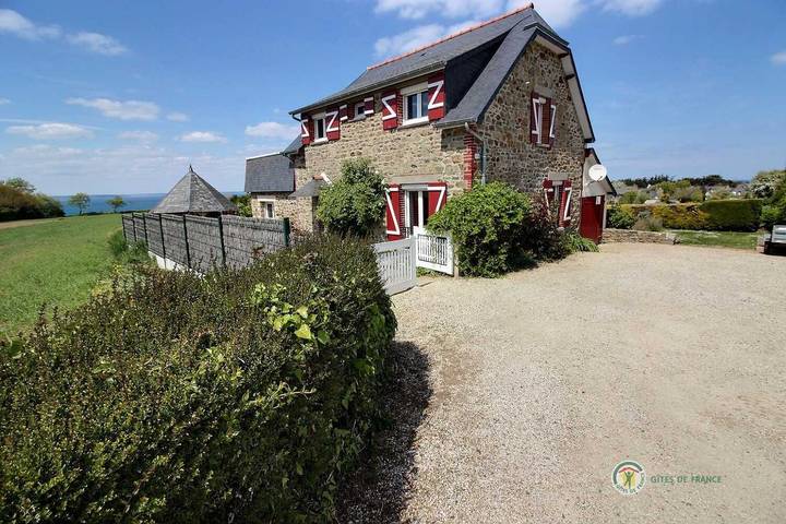 Gîte pour 6 personnes, avec Terrasse et Jardin dans Lamballe-Armor