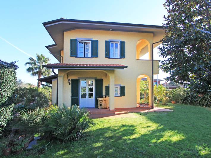Casa vacanza per 6 persone, con Terrazza e Giardino a Forte dei Marmi