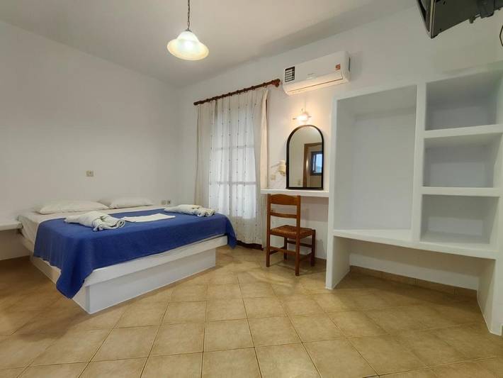 Chambre d’hôte pour 2 personnes, avec piscine et vue ainsi que jardin et balcon dans Naxos - 4