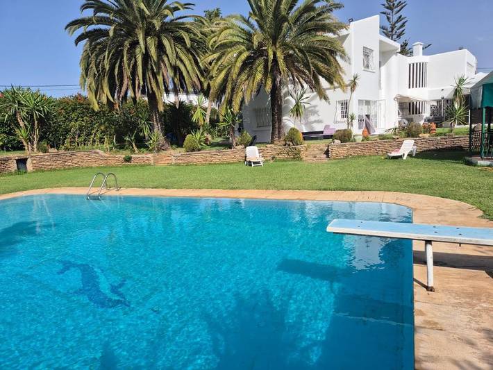 Villa pour 9 personnes, avec sauna et vue ainsi que piscine et jardin