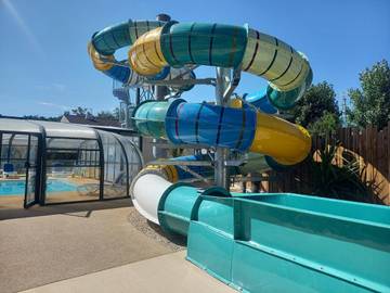 Gîte pour 4 personnes, avec piscine et bassin pour enfant ainsi que jacuzzi et terrasse à Le Fenouiller