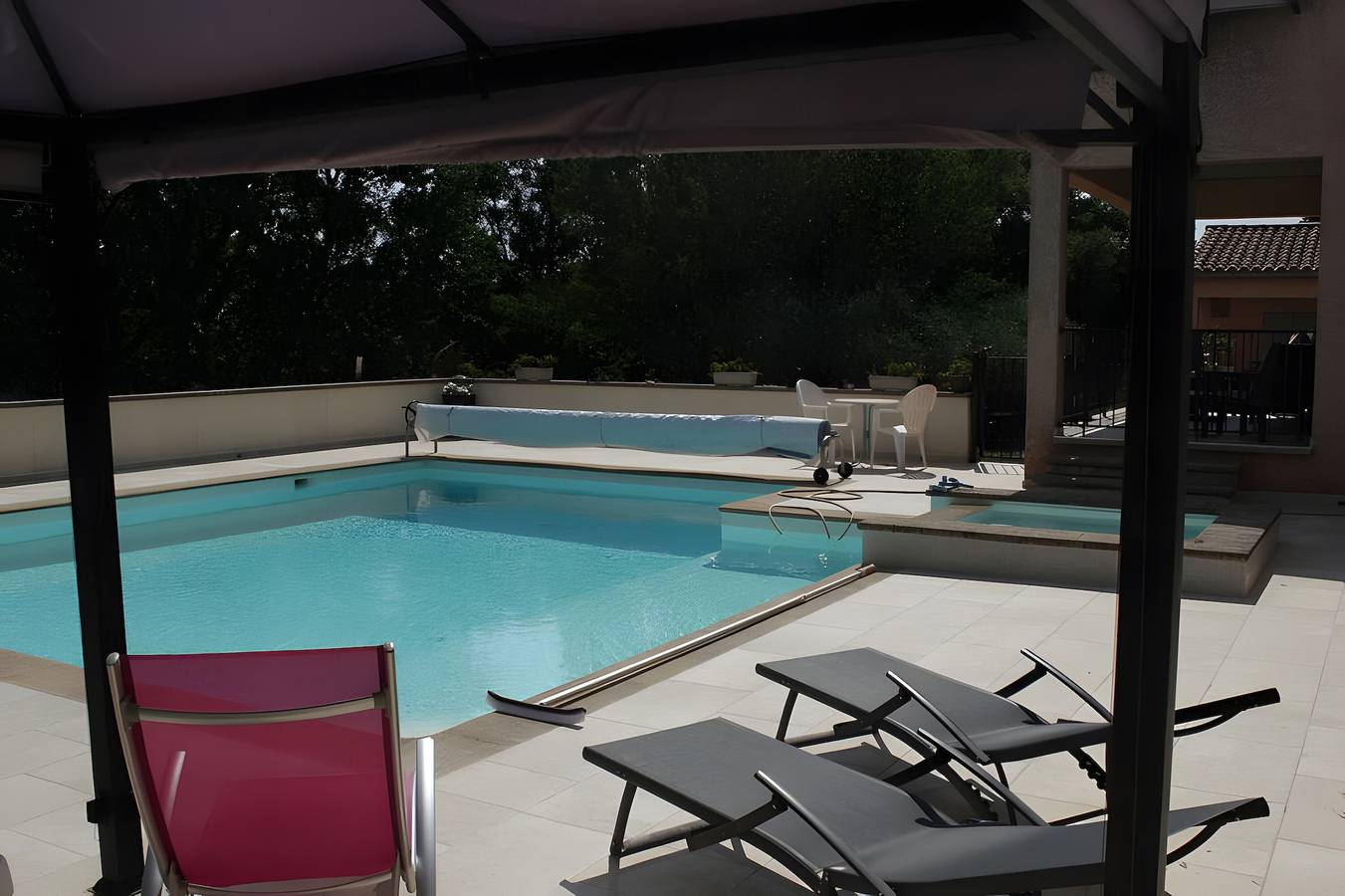 Entire apartment, Apartment 'Villabrix Proche Uzès' with Wi-Fi in Vallabrix, Nimes region