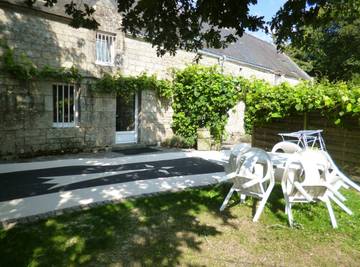 Gîte pour 5 personnes, avec jardin à Bieuzy