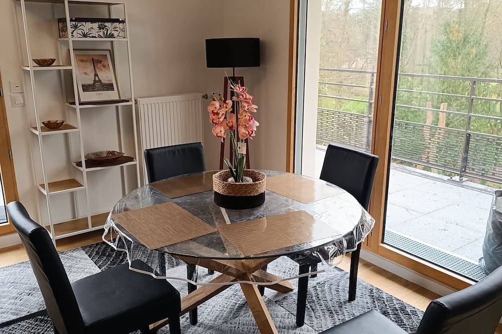 Apartamento entero, Apartamento 'Chez Sibylle Chevreuse Saclay' con balcón, Wi-Fi y aire acondicionado in Saint-Rémy-lès-Chevreuse, Parque natural regional del Alto Valle de Chevreuse