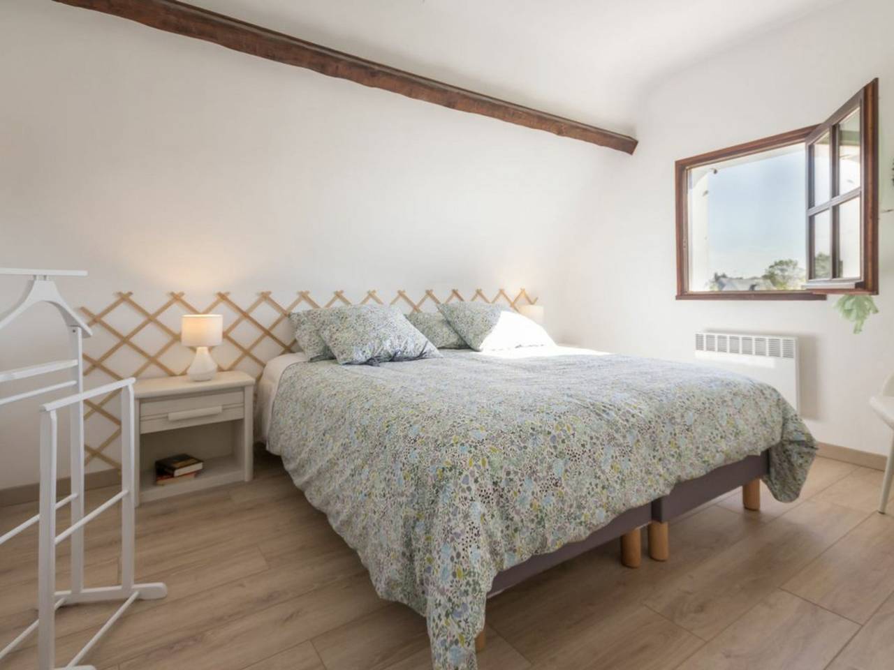 Chaumière Typique en Brière avec Cheminée, Wifi, et Terrasse - Idéal Familles in Île de Fédrun, Saint-Joachim