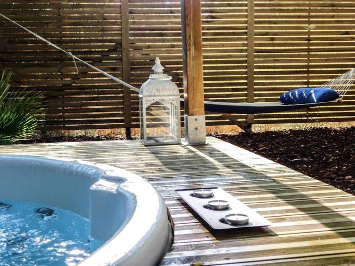 Chambre d’hôte pour 2 personnes, avec terrasse ainsi que jacuzzi et jardin, animaux acceptés