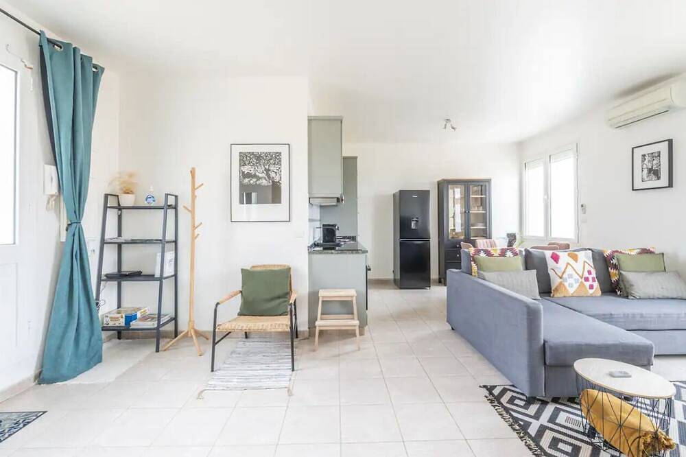 Entire apartment, 44 m2 air-conditioned apartment with terrace not overlooked in Magny-les-Hameaux, Parc naturel régional de la Haute Vallée de Chevreuse