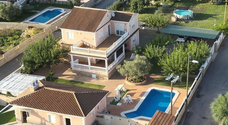 Location de vacances pour 6 personnes, avec jacuzzi ainsi que jardin et piscine à Castellón de la Plana