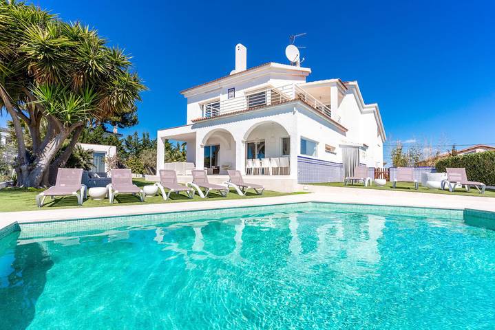 Casa de vacaciones para 14 personas, con Terraza además de Jardín y Piscina en Costa del Garraf