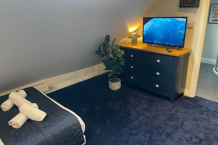 Entire apartment, Modern ensuite Studio Retreat off Vibrant Mill Rd in Cambridge, Cambridgeshire