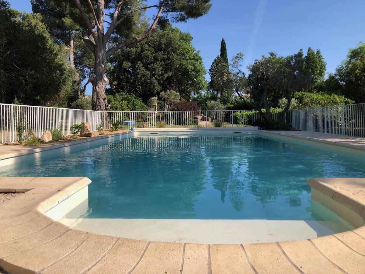 Gîte 6 pers en Provence avec grande piscine partagée avec 2nd gîte - 6 pers house in Provence with a large swimming pool to be shared with a 2nd house in Cornillon-Confoux, Côte méditerranéenne (France)