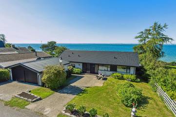 Ferienhaus mit Meerblick für 9 Personen, mit Terrasse und Garten auf Langeland