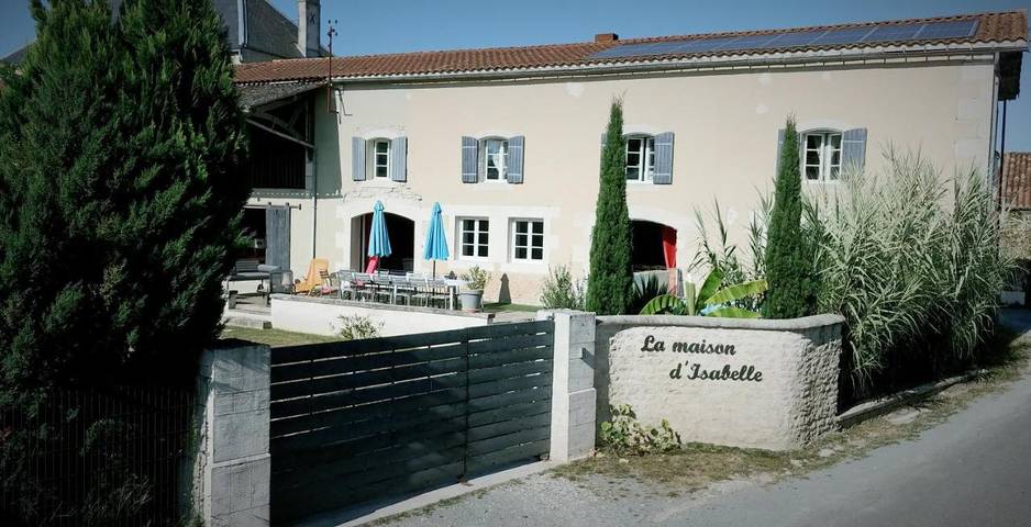 Location de vacances pour 15 personnes, avec Balcon et Terrasse ainsi que Jardin et Piscine dans Voissay