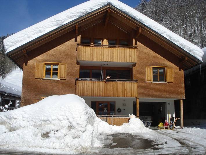 Ferienwohnung für 7 Personen, mit Balkon und Garten sowie Ausblick in Schoppernau - 2