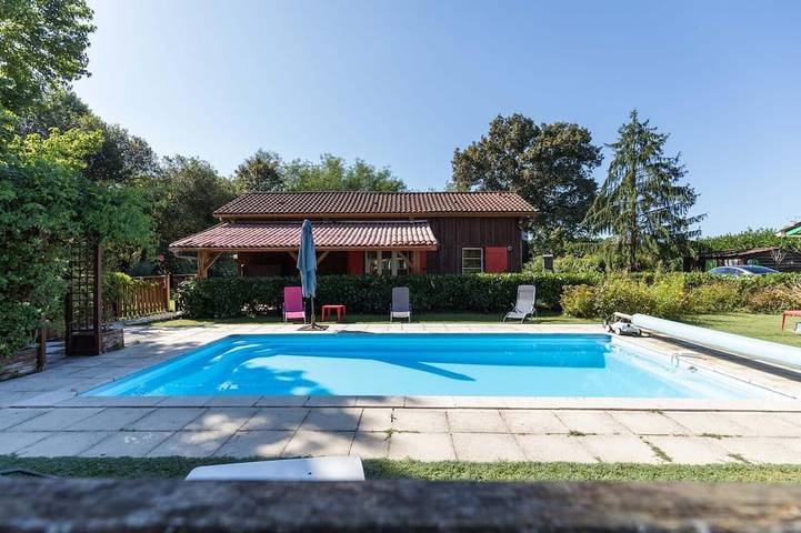 Location de vacances pour 6 personnes, avec Jardin et Piscine à Bélis
