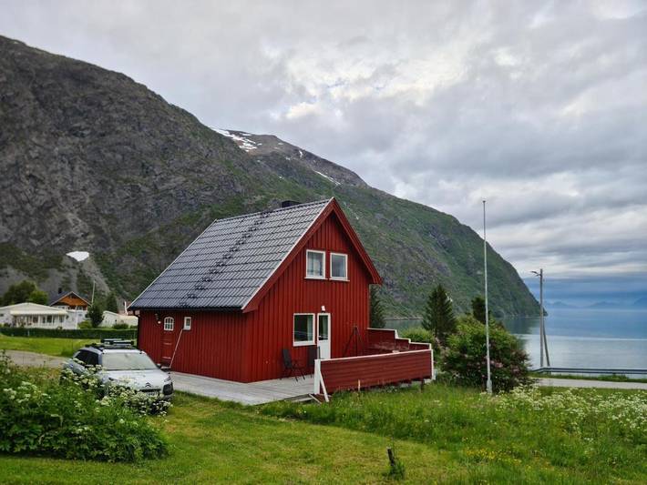 Ferienhaus für 7 Personen, mit Terrasse und Garten sowie Sauna und Ausblick in Lyngen