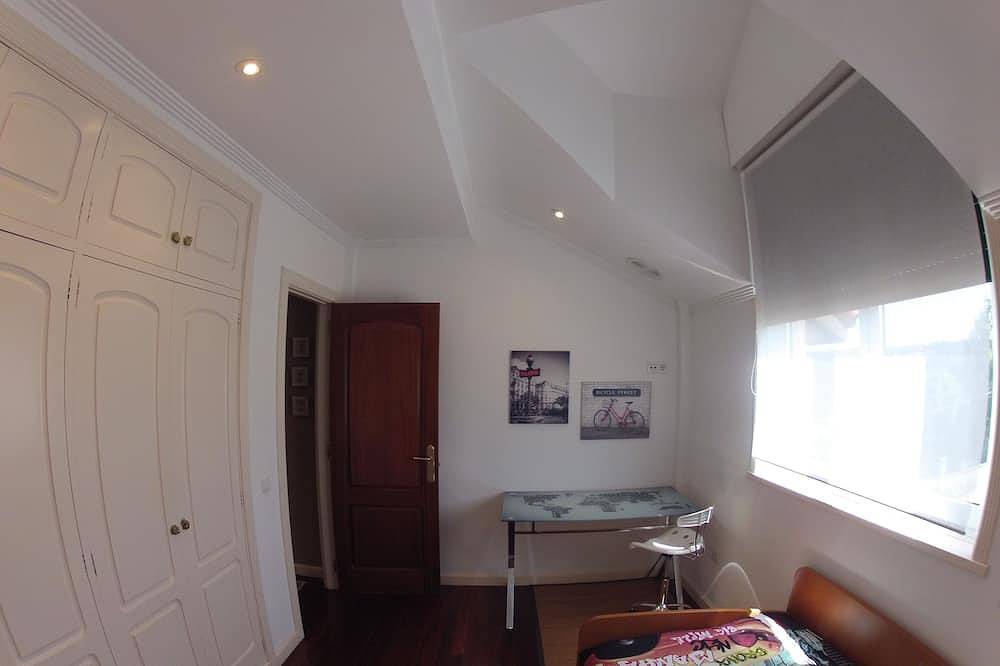 Casa Bonita Com Piscina 5 \"Do Centro Histórico Com As Melhores Vistas !! in Santiago de Compostela, Corunha (província)