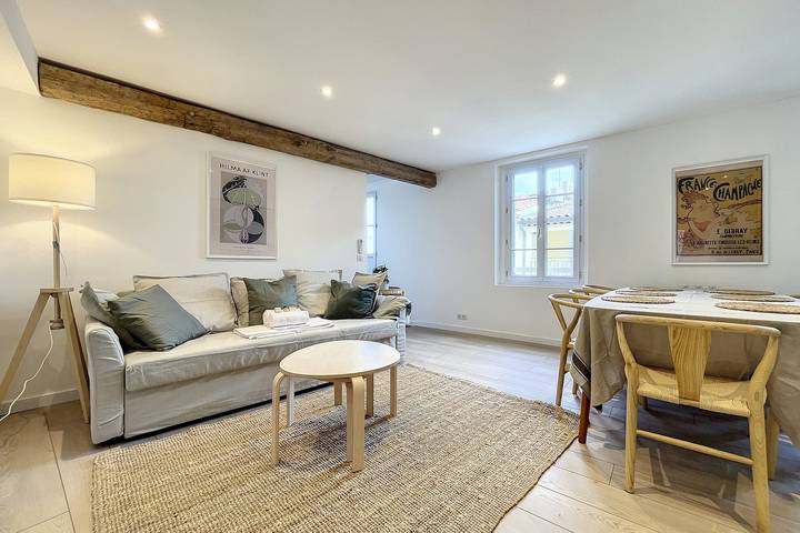 Gîte pour 8 personnes, avec balcon à Antibes
