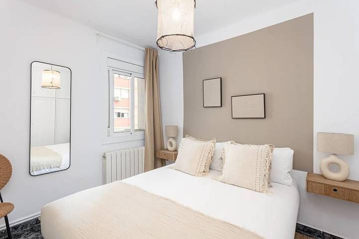 Appartement entier, Lovely and cozy 3 bedroom home completely refurbished and designed for a pleasant and comfortable stay in Barcelona. in Cornellà de Llobregat, Baix Llobregat