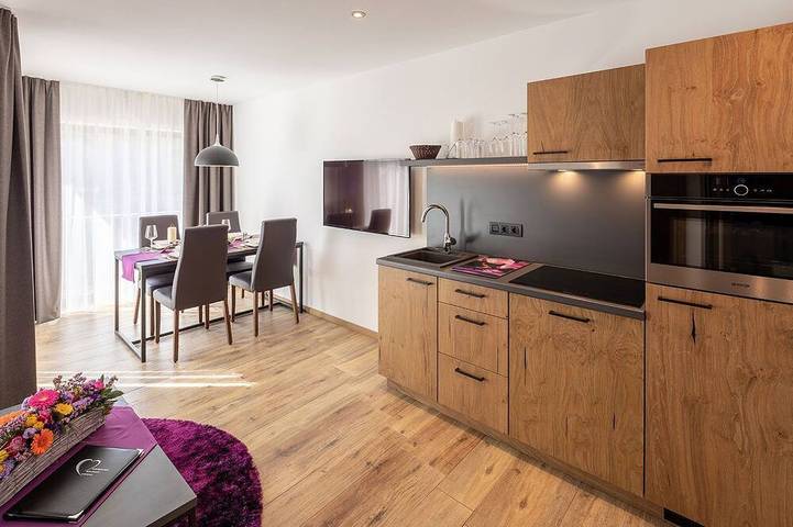 Ferienwohnung für 5 Personen, mit Pool und Balkon in Roßhaupten