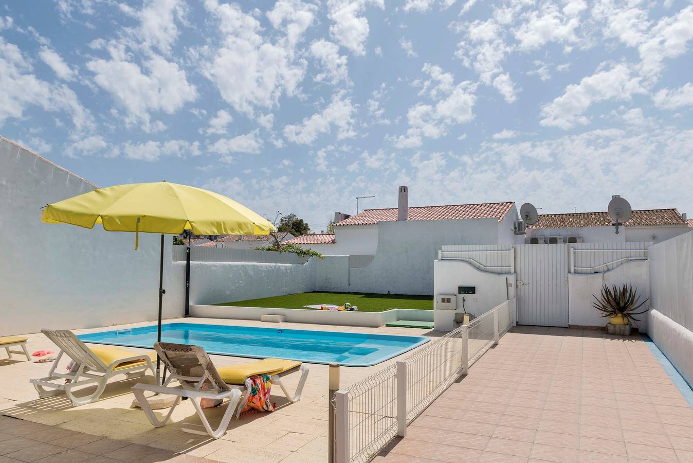 Villa 'Jacaranda' with Private Pool, Wi-Fi and Air Conditioning in Albufeira, Faro District