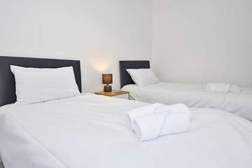 Apartment for 7 People in Crewe, Cheshire, Photo 2