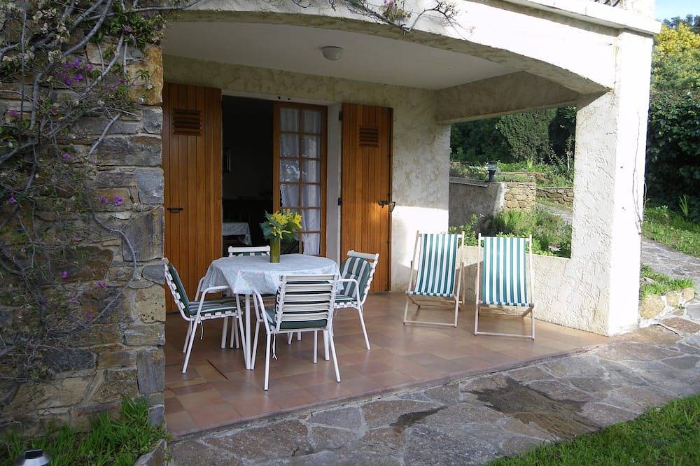 Appartamento intero, Spaziosa villa al piano terra, magnifica vista mare non trascurata in Le Lavandou, Toulon e dintorni