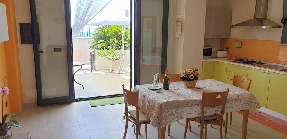 Ferienwohnung für 5 Personen, mit Terrasse und Ausblick, kinderfreundlich in Taormina