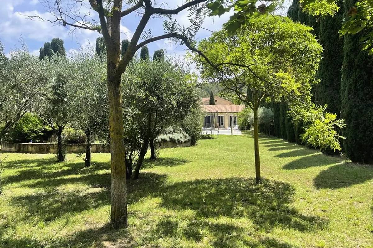 Maisons & Villas pour 8 Personnes in Rognes, Région d'Aix-en-Provence