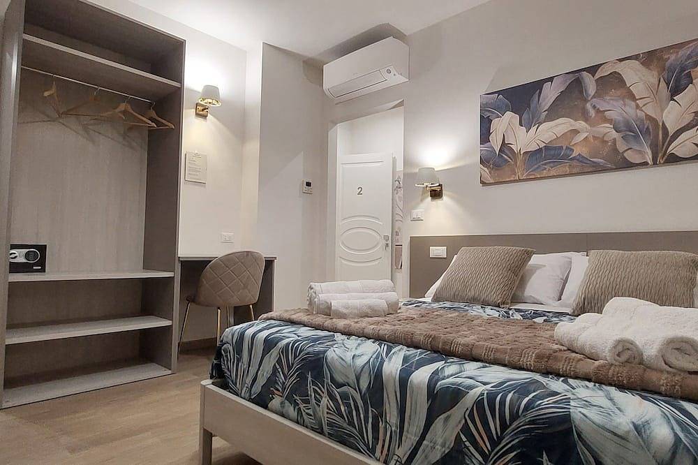 Modern Room With Terrace And Private Bathroom in Bologna, Bologna Provinz