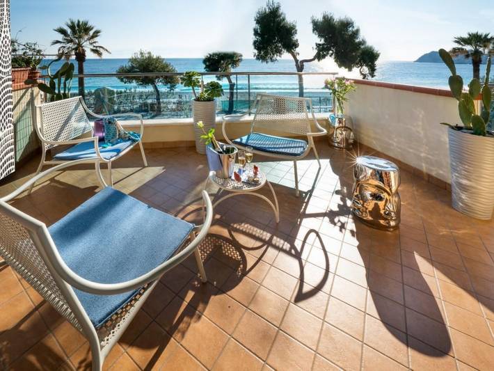 Appartamento per 4 persone, con Balcone e Terrazza nonché Piscina e Vista lago a Mazzeo