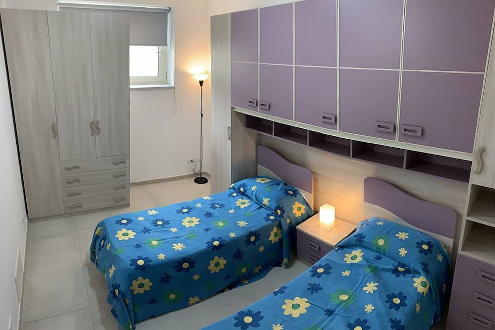 Entire property with 6 independent apartments for 23 people in Santa Caterina dello Ionio, Catanzaro Province