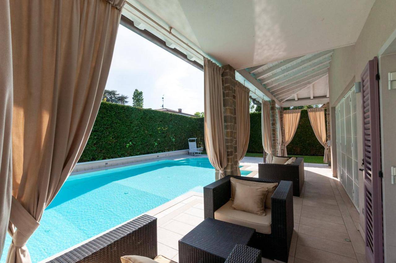 Villa Giuly in Sirmione, Prealpi Gardesane